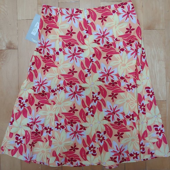 NWT Skirt - Picture 2 of 4